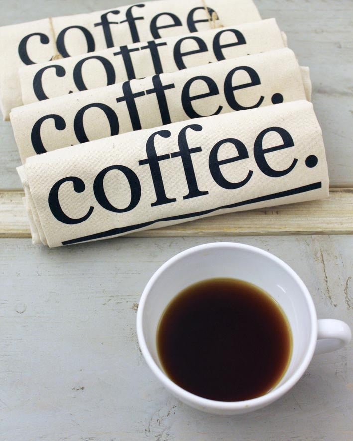 Kaffee und Tote Bag mit Schriftzug Coffee