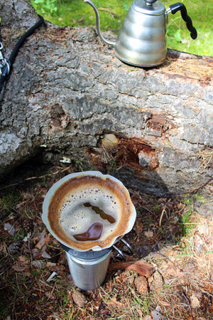 cabana-filtering-coffee-in-nature